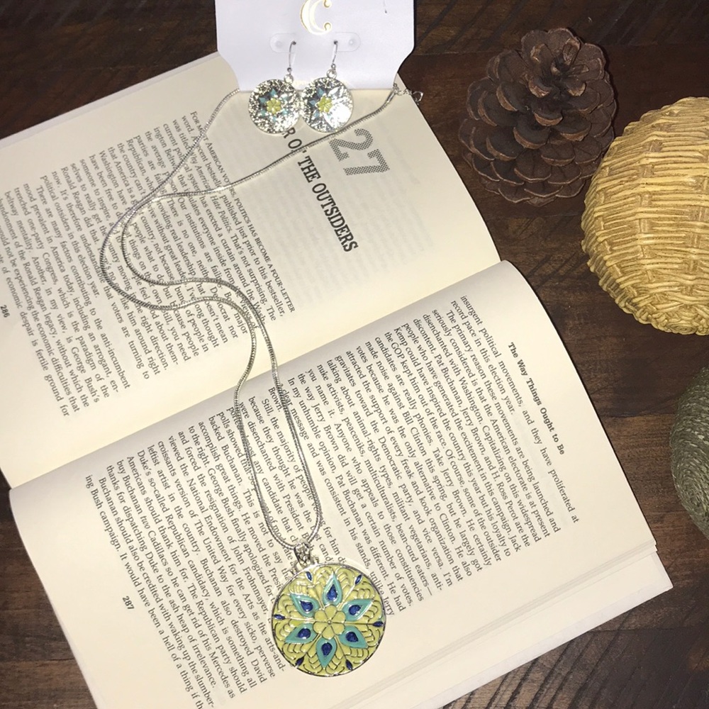 SET FLOWERS IN CIRCLE